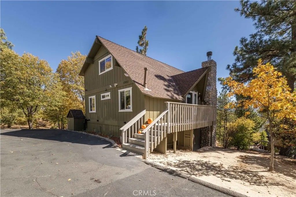 Photo of 27482 Matterhorn, Lake Arrowhead, CA 92352 (MLS # TR26035671)