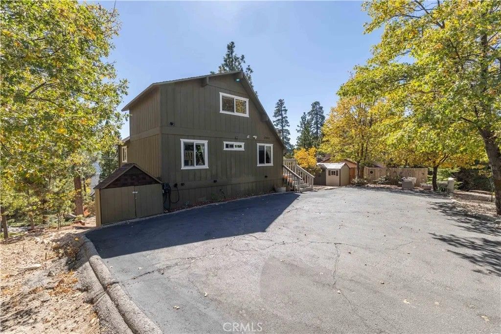 Photo of 27482 Matterhorn, Lake Arrowhead, CA 92352 (MLS # TR26035671)