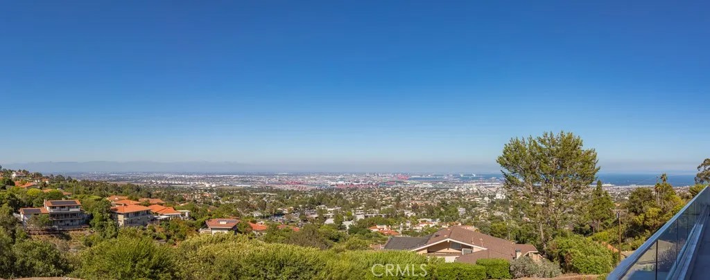 43 Avenida Corona