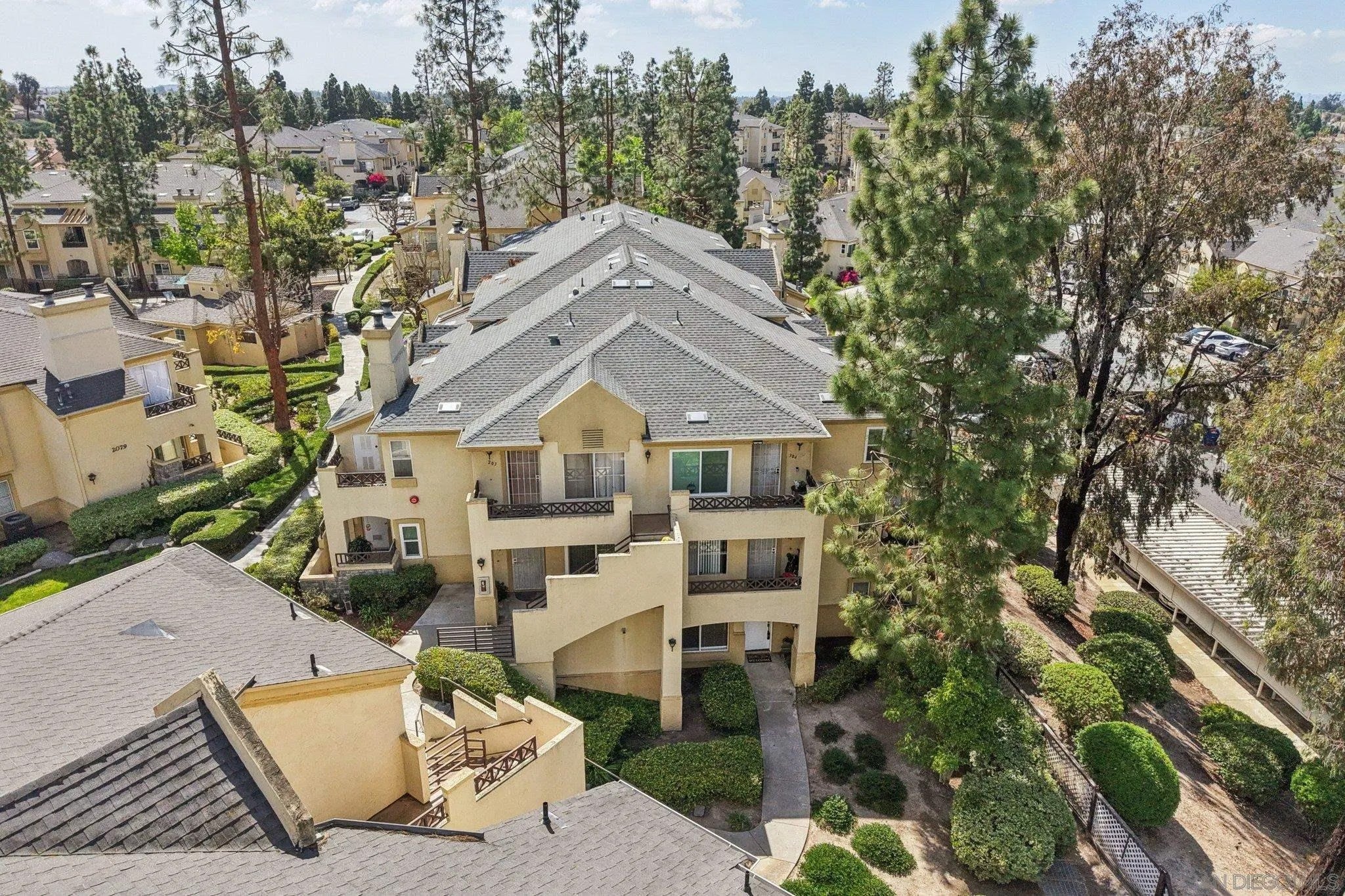 2077 Lakeridge Circle 104