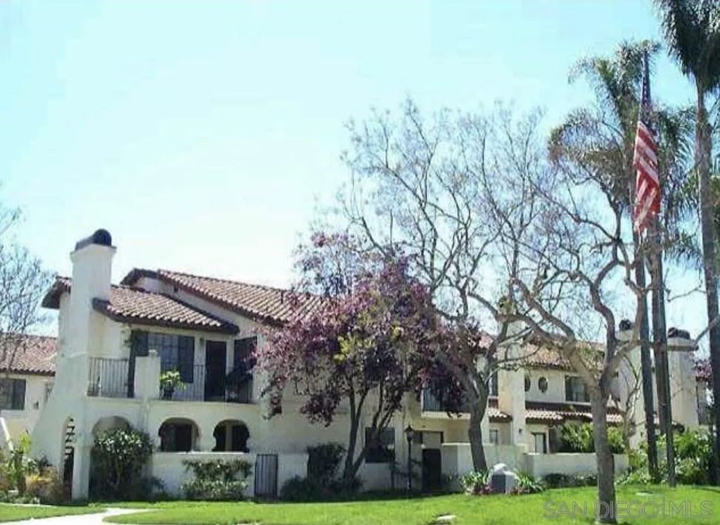 Photo of 4130 Porte de Palmas #8, San Diego, CA 92122 (MLS # 260010820)