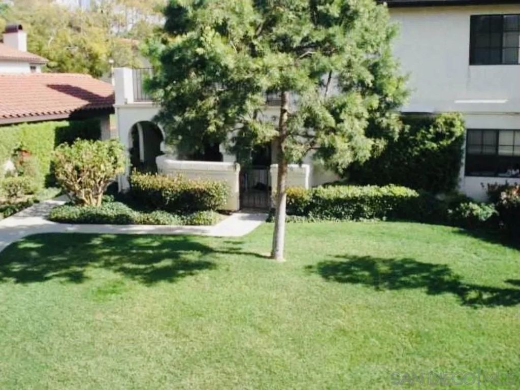 Photo of 4130 Porte de Palmas #8, San Diego, CA 92122 (MLS # 260010820)