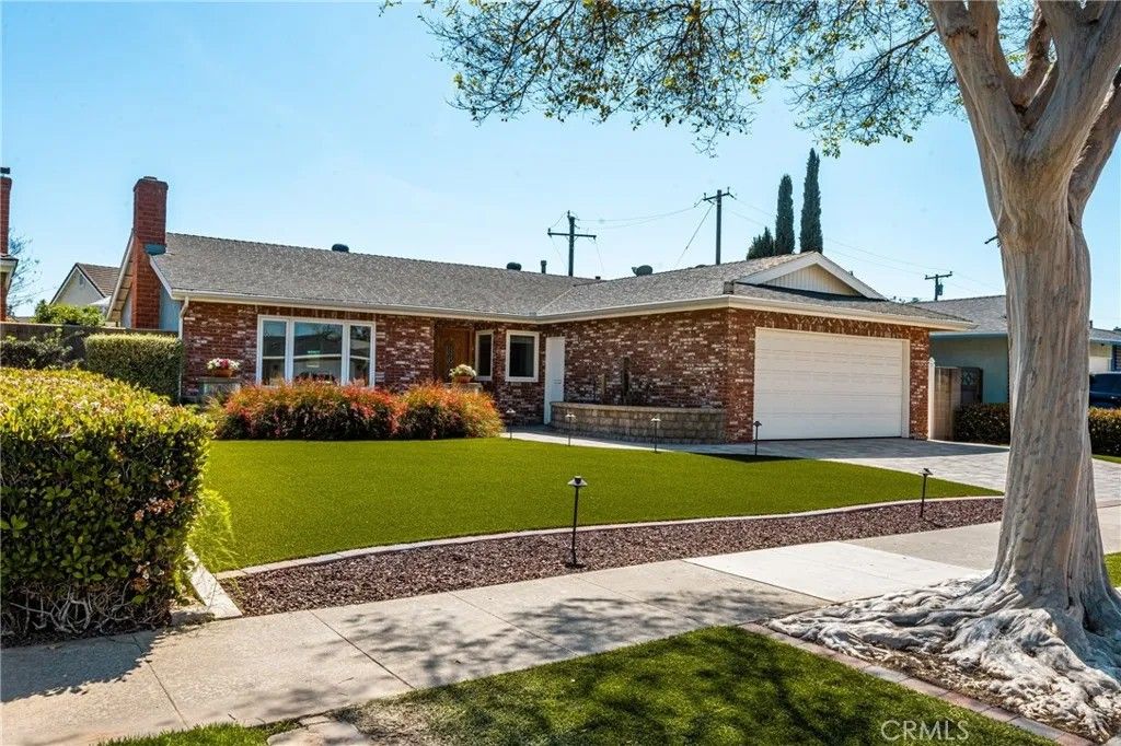 Photo of 1218 E Chalynn Avenue, Orange, CA 92866 (MLS # PW26074968)