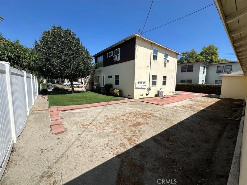 2208 W Victory