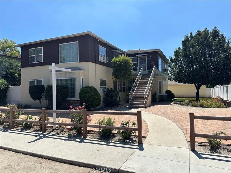 2208 W Victory
