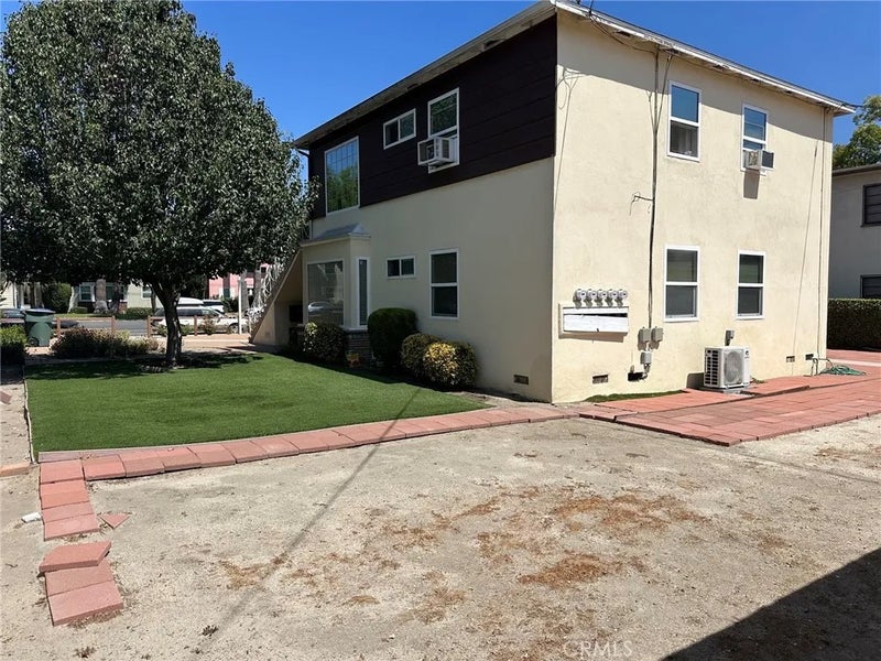 2208 W Victory
