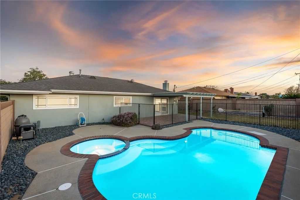 Photo of 819 N Shaftesbury Avenue, San Dimas, CA 91773 (MLS # CV26024300)