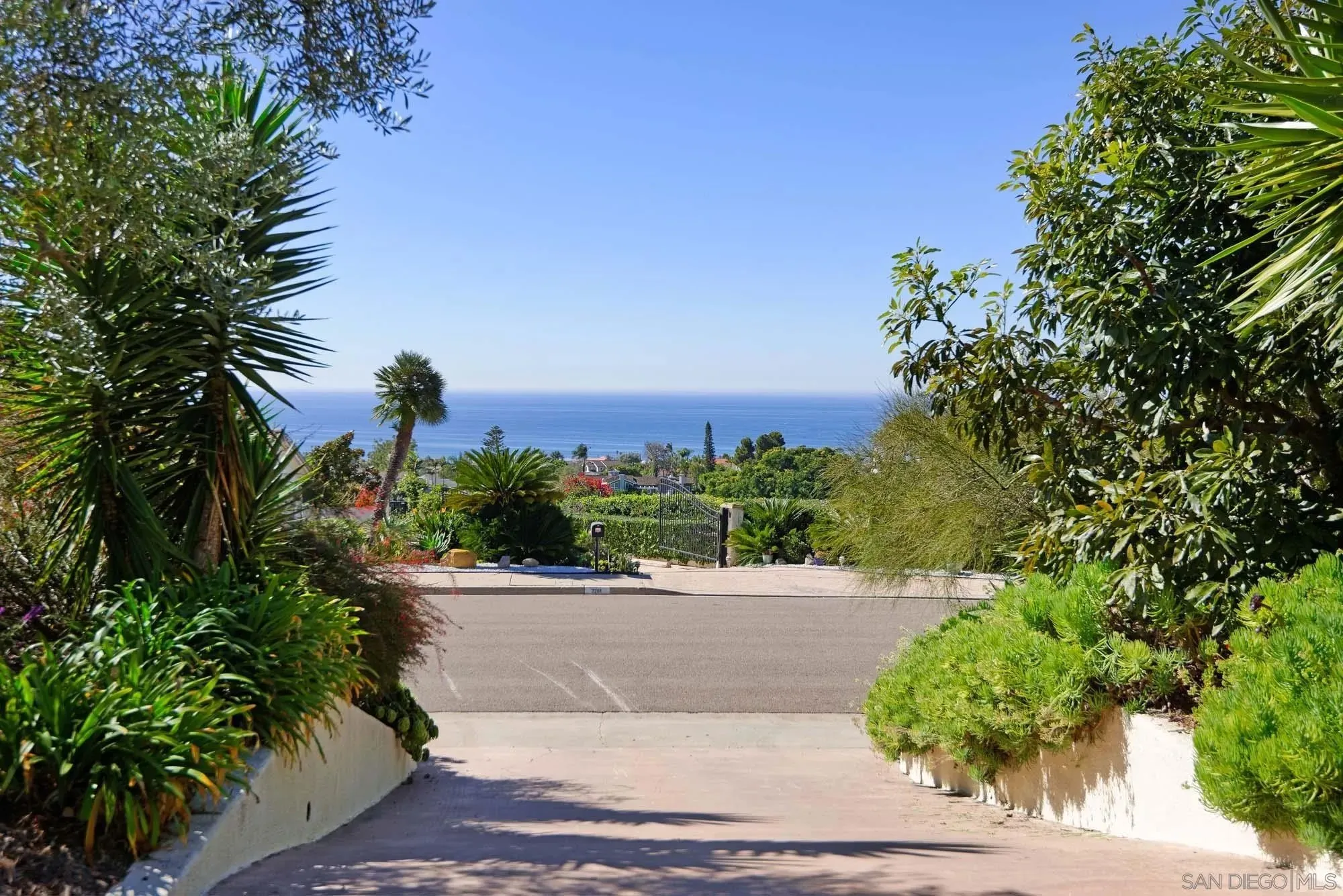 La Jolla, California 92037, United States, 3 Bedrooms Bedrooms, ,3 BathroomsBathrooms,Residential,Active,237094