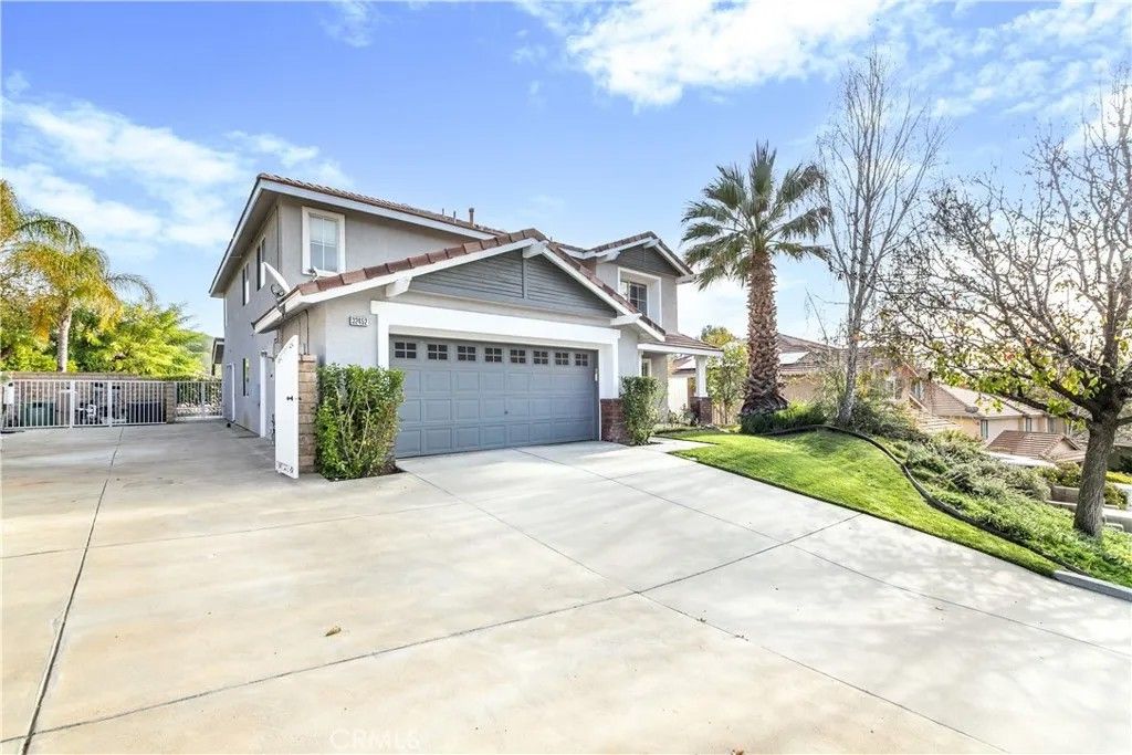 Photo of 32452 Sierra Oak Trl, Castaic, CA 91384 (MLS # SR26003584)