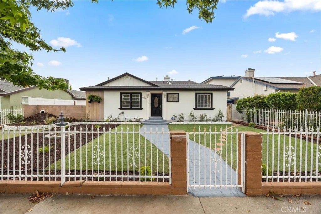 Photo of 11213 Haskell Avenue, Granada Hills, CA 91344 (MLS # DW26073026)