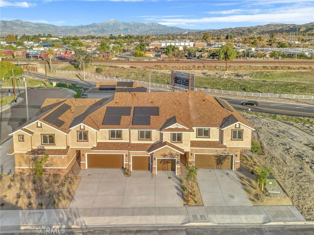 Photo of 902 W Hert Street, Colton, CA 92324 (MLS # DW25274087)