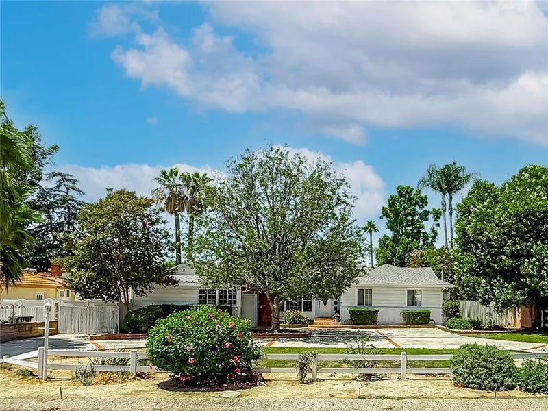 8809 Oak Park Avenue