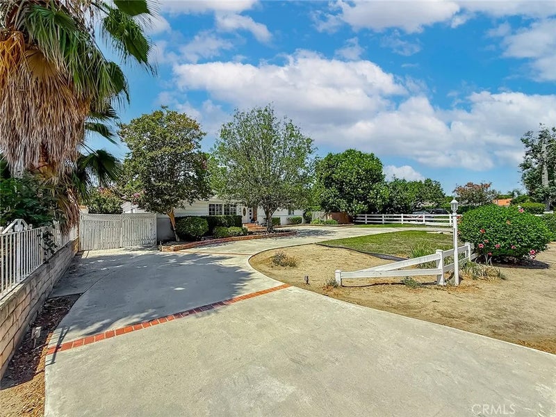 8809 Oak Park Avenue