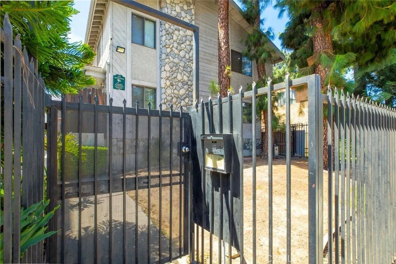 6847 Haskell Avenue 1