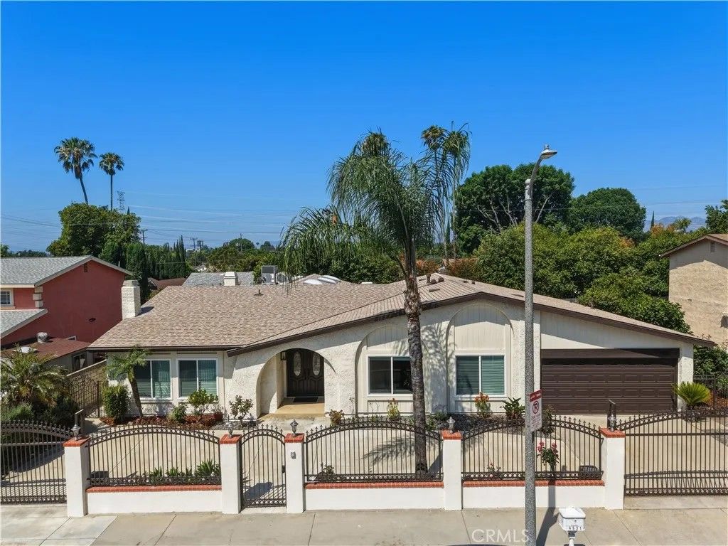 Photo of 9521 Yolanda Ave, Northridge, CA 91324 (MLS # SR26091779)