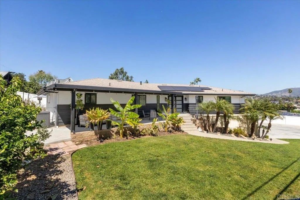 Photo of 524 Morningside Drive, Vista, CA 92084 (MLS # NDP2602578)