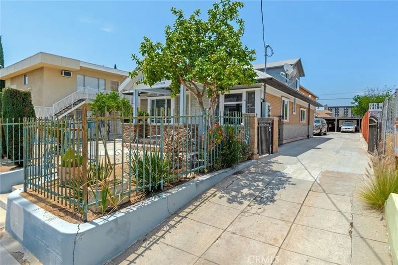 1417 N Kenmore