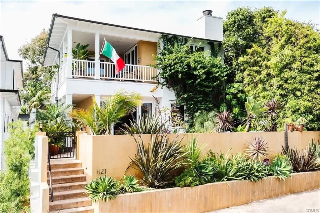 Photo of 621 31st St, Manhattan Beach, CA 90266 (MLS # SB26013382)