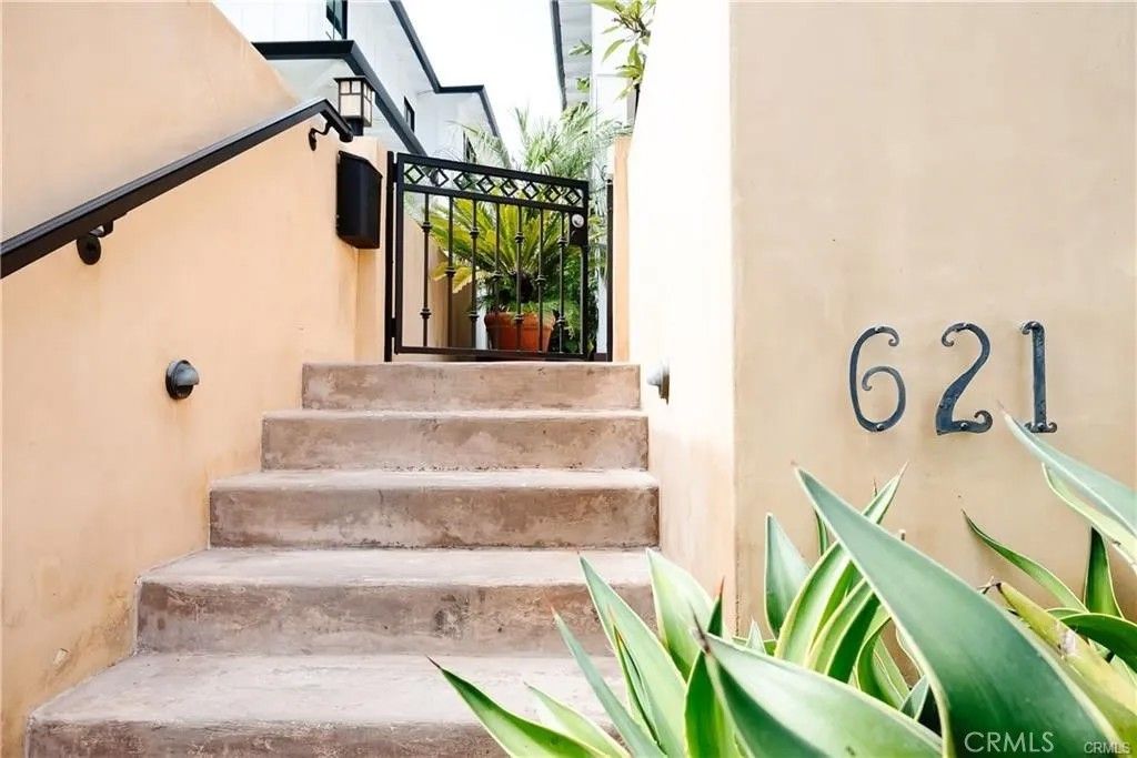 Photo of 621 31st St, Manhattan Beach, CA 90266 (MLS # SB26013382)