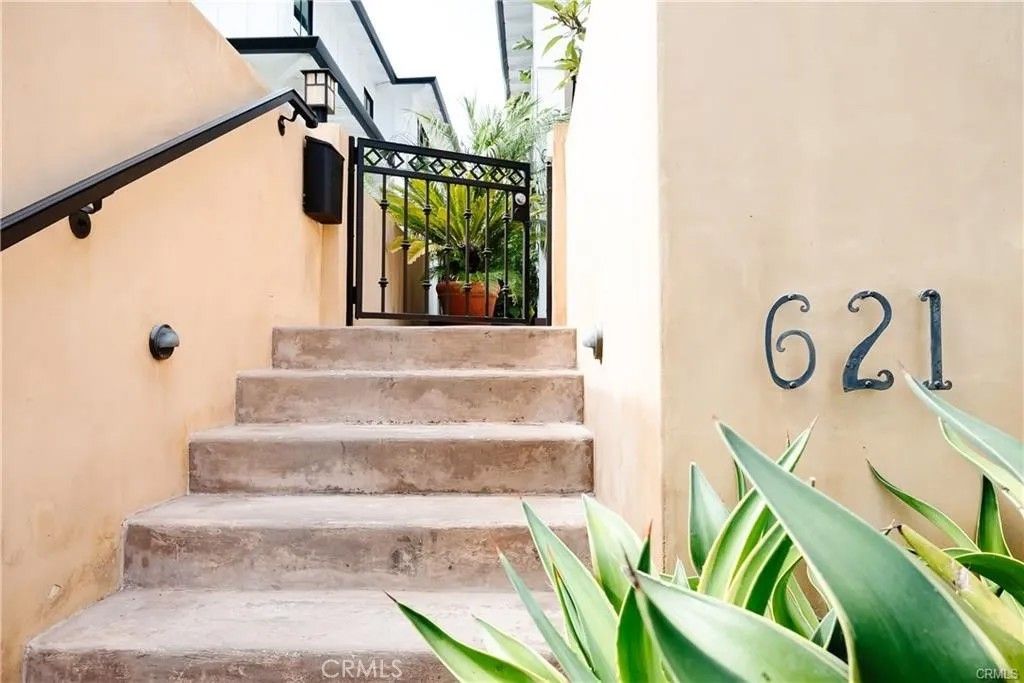 Photo of 621 31st St, Manhattan Beach, CA 90266 (MLS # SB26013382)