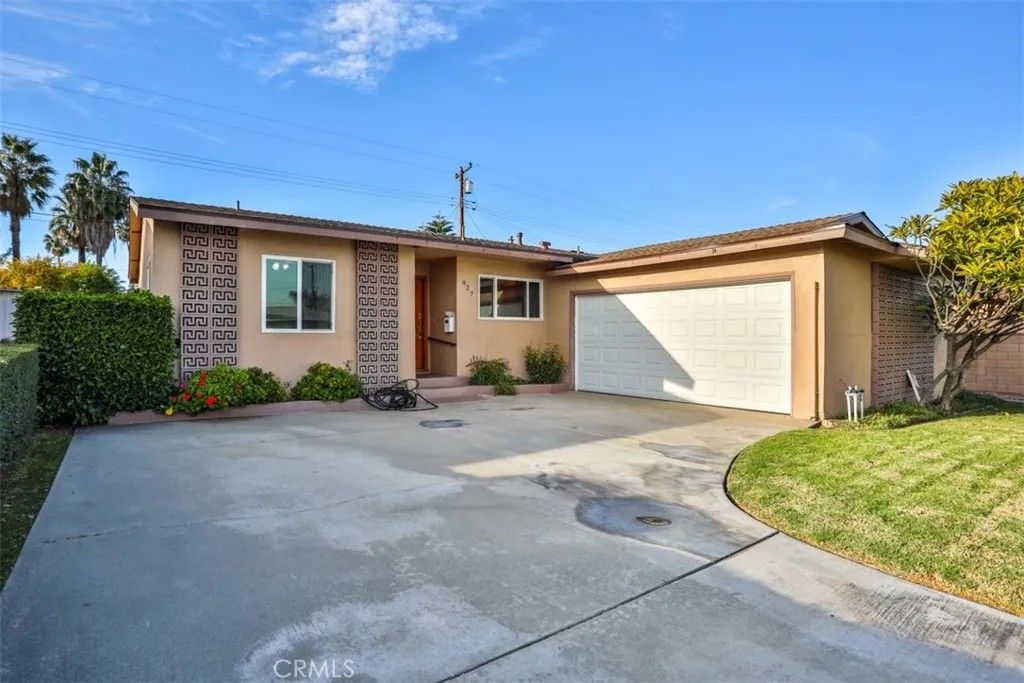 Photo of 927 Latchford Ave, Hacienda Heights, CA 91745 (MLS # CV25276613)