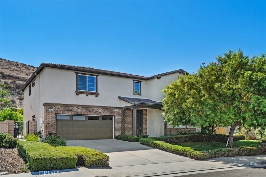 16820 Golden Bluff