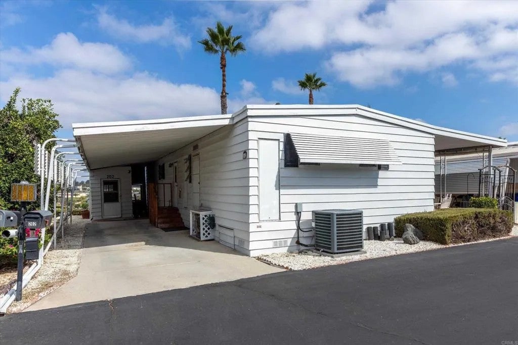 Photo of 718 Sycamore Ave #202, Vista, CA 92083 (MLS # NDP2608626)