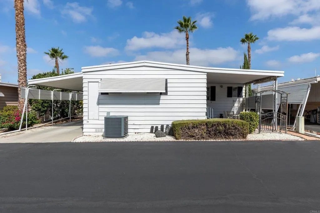 Photo of 718 Sycamore Ave #202, Vista, CA 92083 (MLS # NDP2608626)