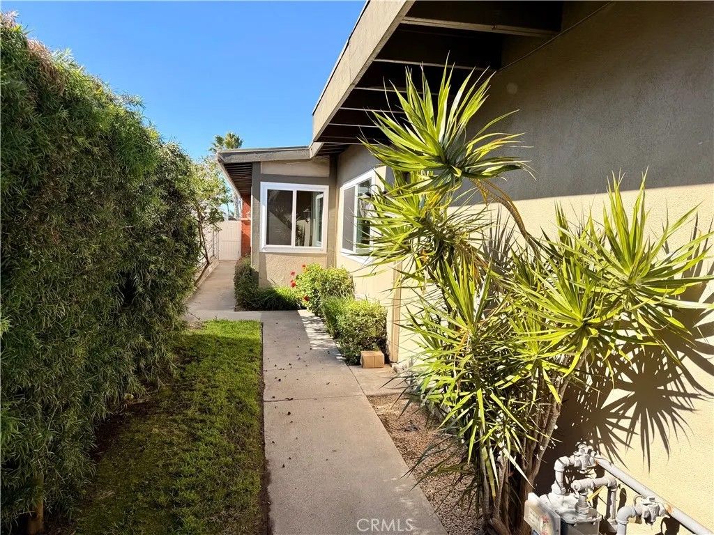 Photo of 33401 Nottingham Way #B, Dana Point, CA 92629 (MLS # OC25280529)