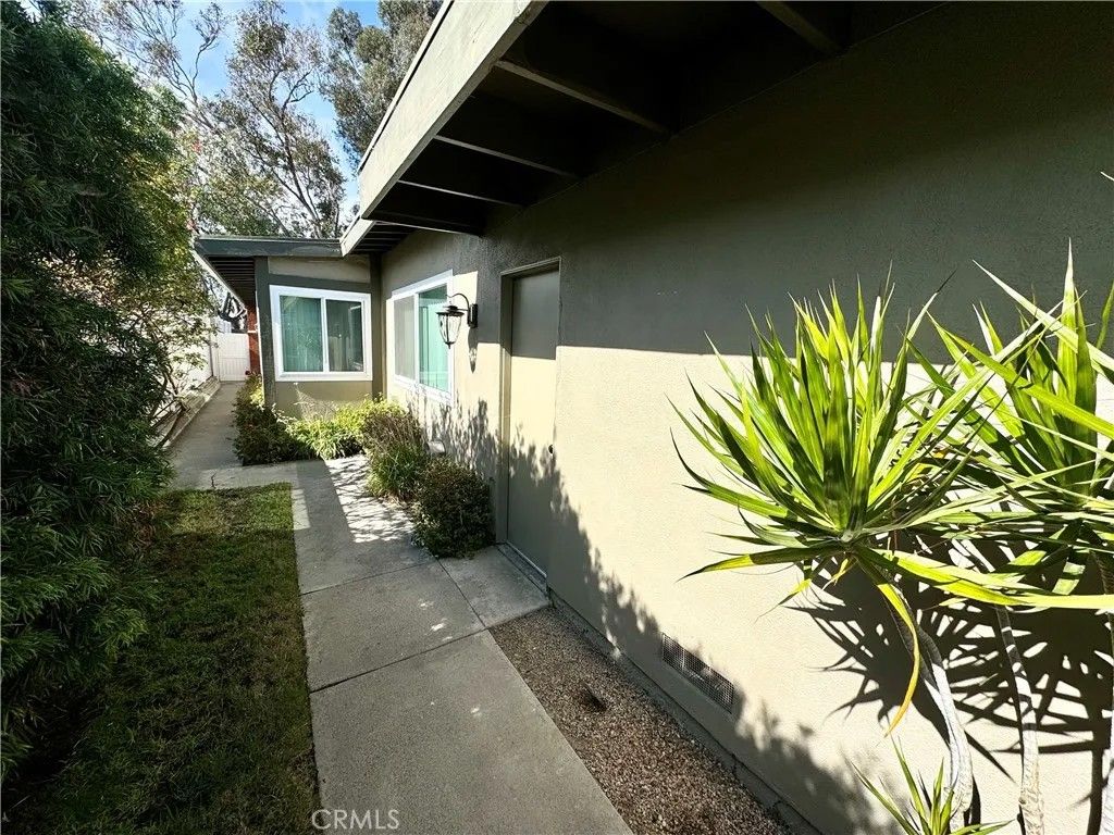 Photo of 33401 Nottingham Way #B, Dana Point, CA 92629 (MLS # OC25280529)