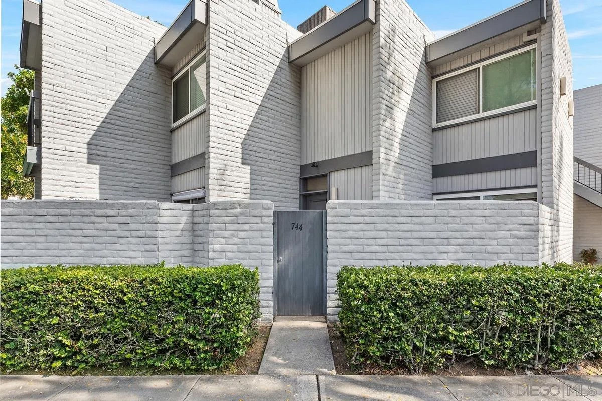 744 Olive Ave.