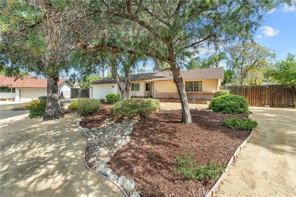Photo of 415 Lewis Court, Claremont, CA 91711 (MLS # IV26090906)