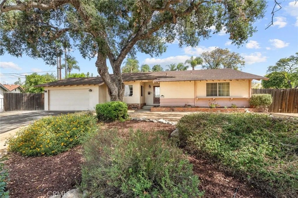 Photo of 415 Lewis Court, Claremont, CA 91711 (MLS # IV26090906)