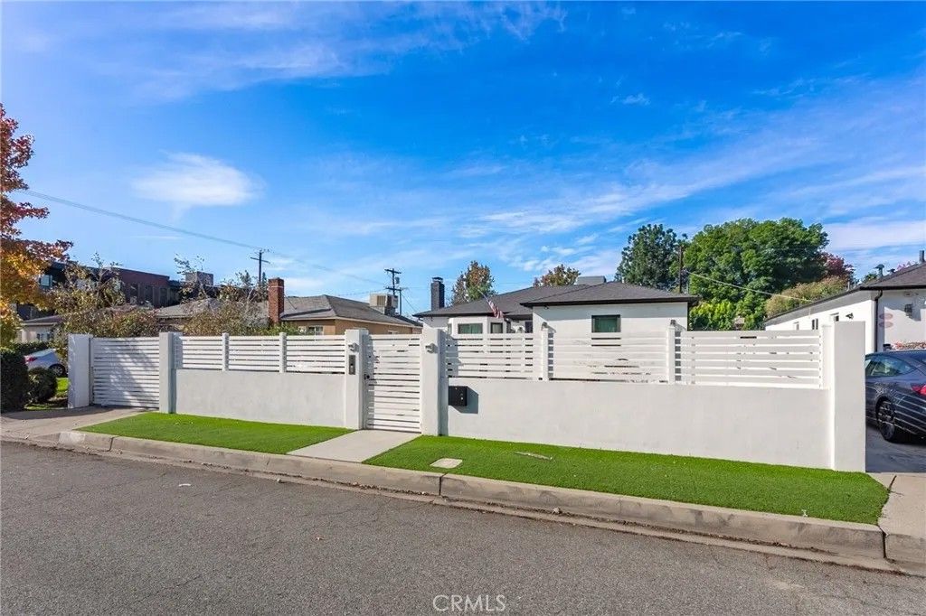 Photo of 5629 Natick, Van Nuys, CA 91411 (MLS # SR25281320)