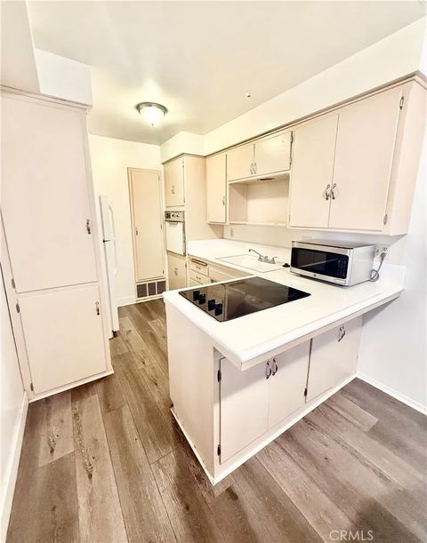 Tiny photo for 211 E California Ave #B5, Glendale, CA 91206 (MLS # PW25251824)