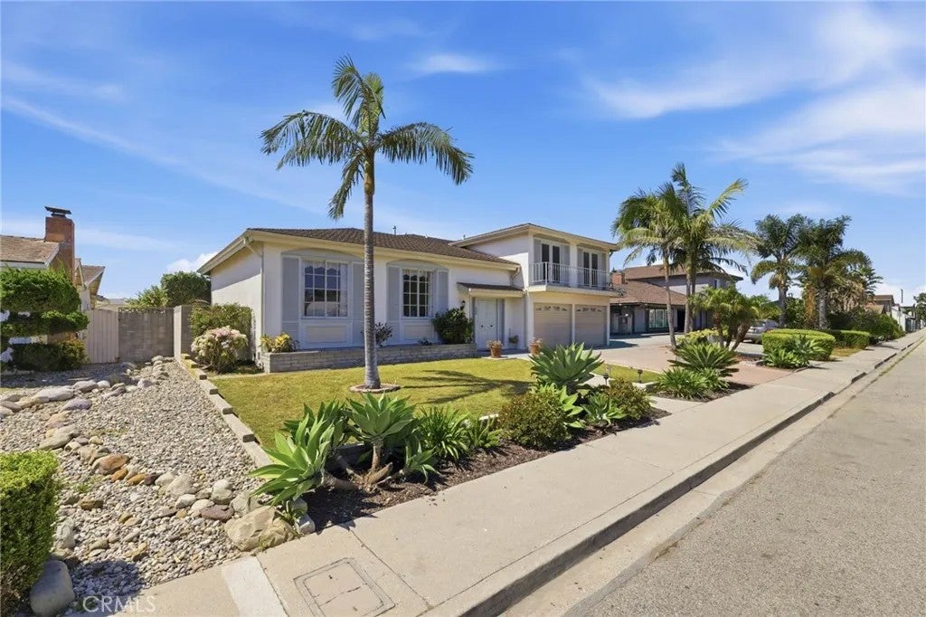 Photo of 630 Janetwood DR, Oxnard, CA 93030 (MLS # SR26165608)