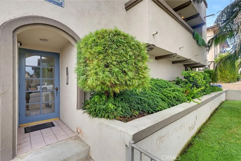 1073 W 9th Street 202