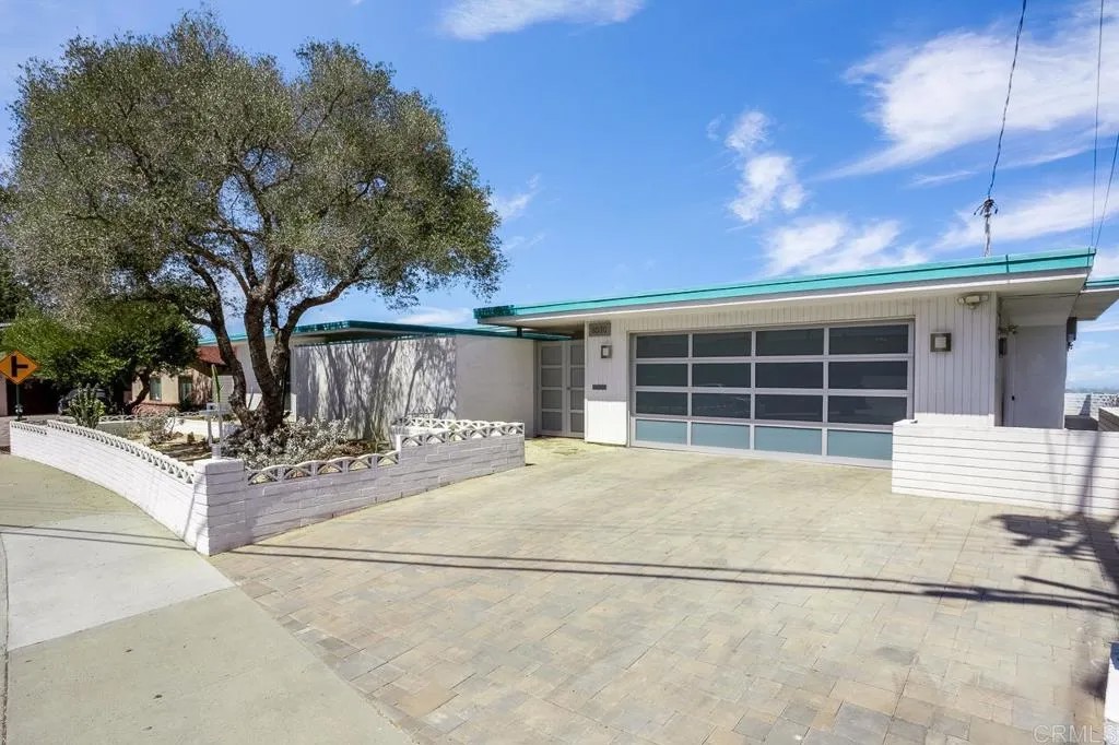 8030 Eastridge Drive