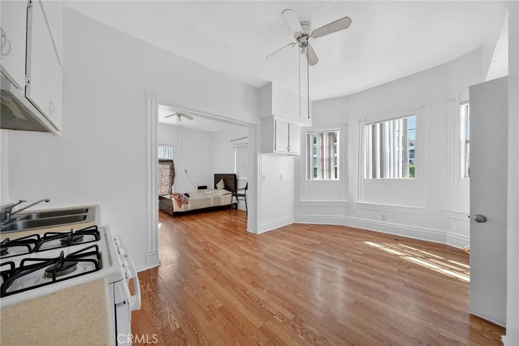1153 S Westlake