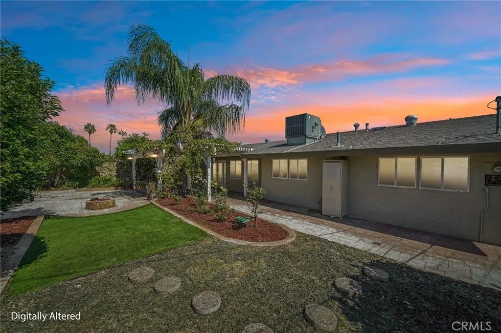 Photo of 17316 Hawthorne Avenue, Fontana, CA 92335 (MLS # DW26136551)
