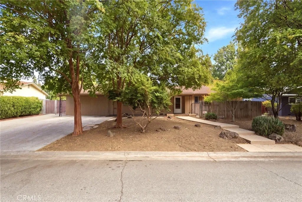 33 Lawnwood Drive