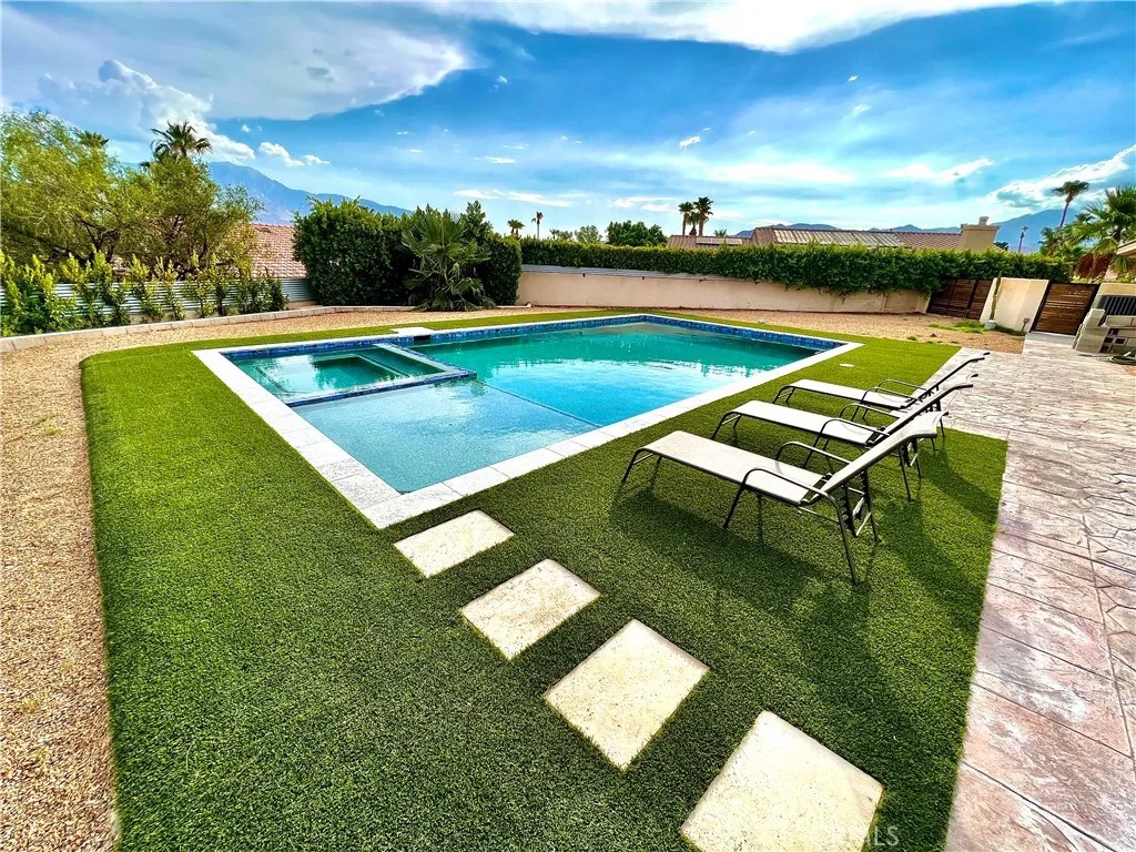 64977 Ray Court