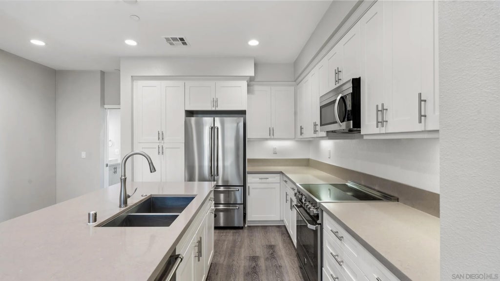 Photo of 1103 Plumeria Way, Oceanside, CA 92054 (MLS # 260020277)