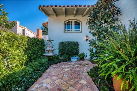 Photo of 2183 Vista Entrada, Newport Beach, CA 92660 (MLS # NP26103319)