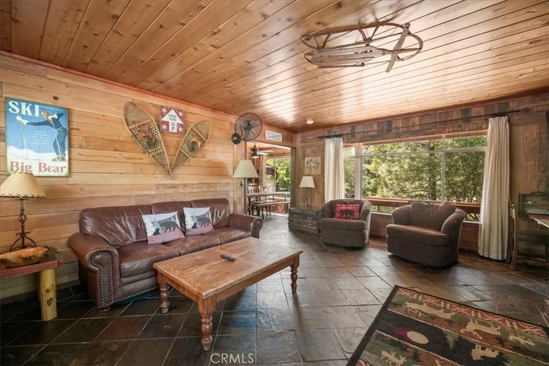 39989 Hillcrest Drive