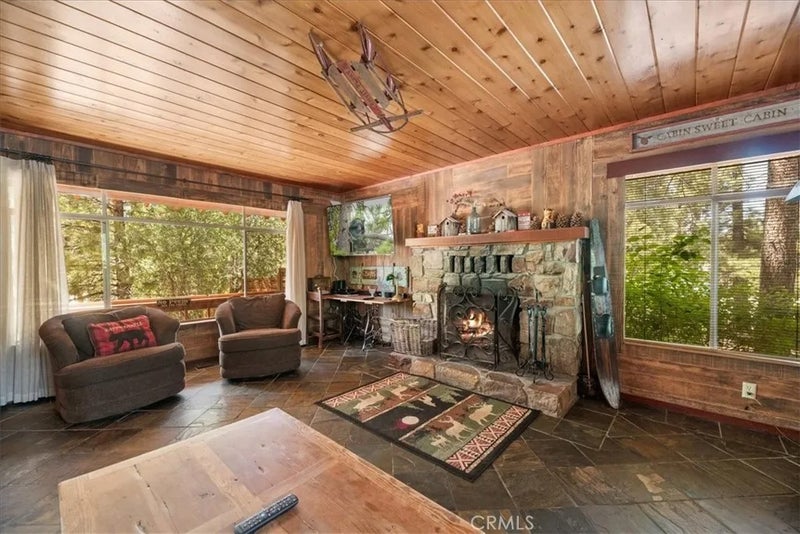 39989 Hillcrest Drive