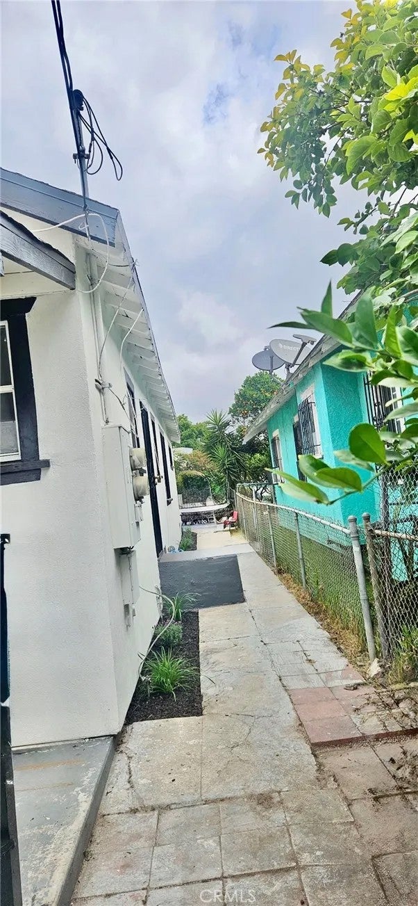 1146 W 52nd