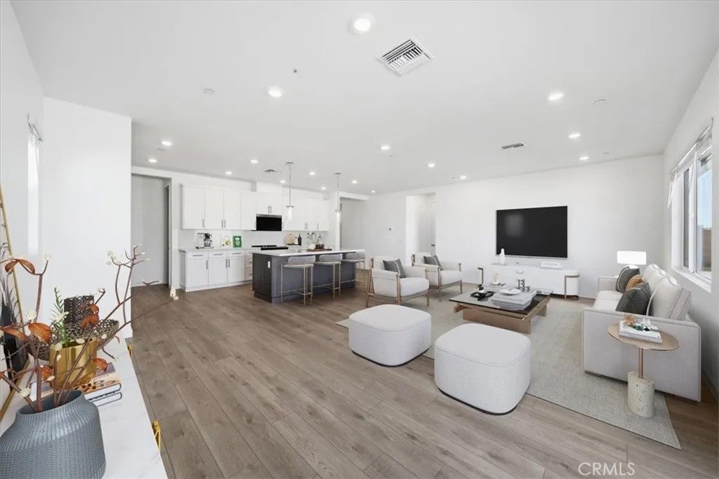 3229 E Avenue J-4