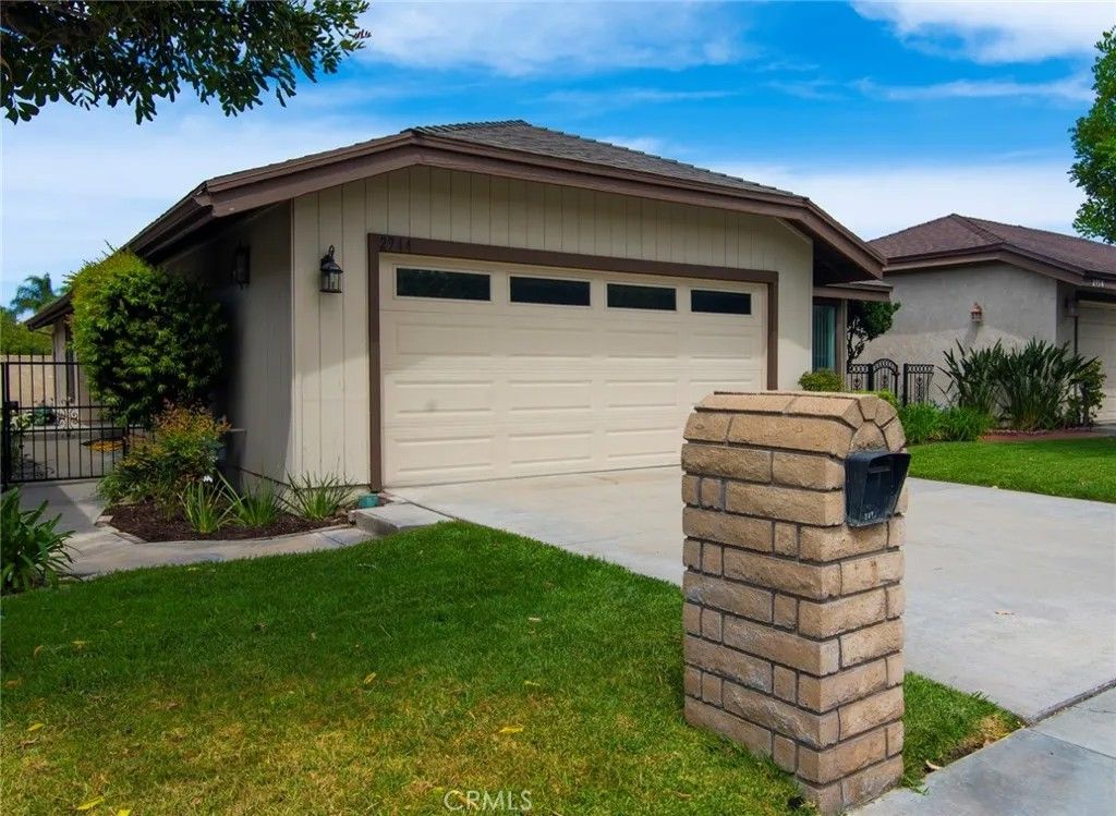 Photo of 2944 Hyde Park Circle, Riverside, CA 92506 (MLS # IV26075015)