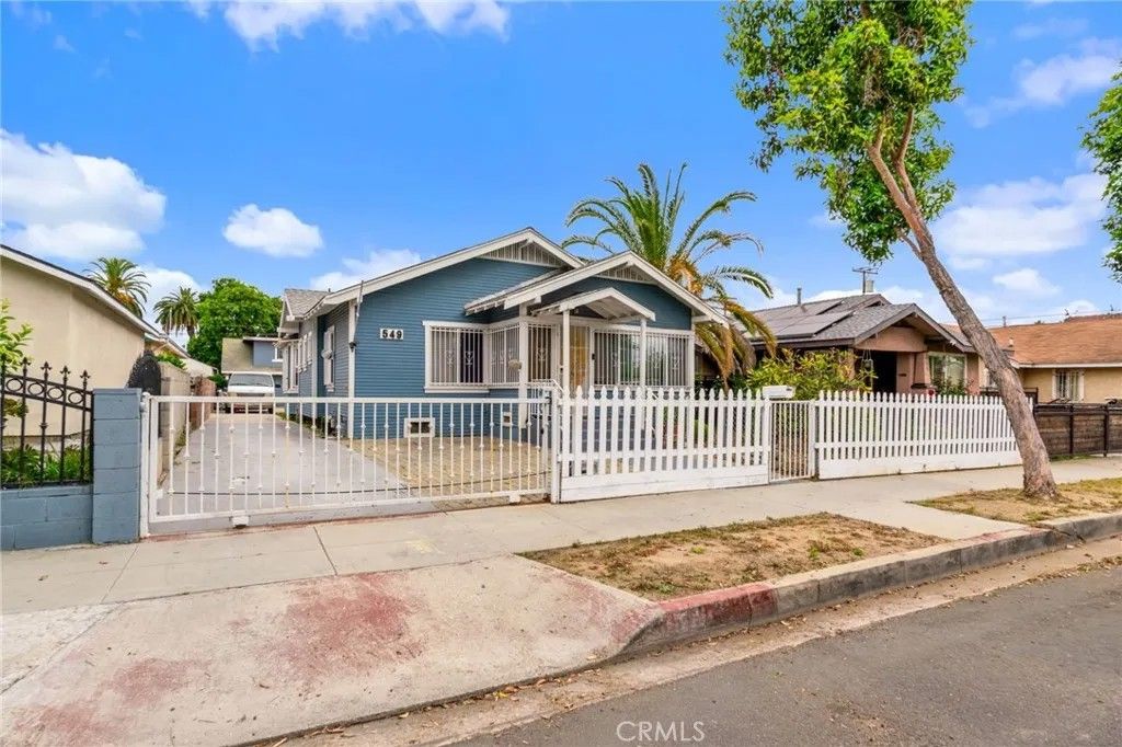 Photo of 549 E Rhea St, Long Beach, CA 90806 (MLS # CV26087570)